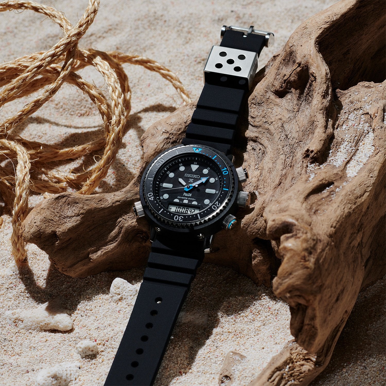 SEIKO Prospex PADI 'Arnie' Hybrid Diver’s 40th Anniversary Men`s SNJ035P1