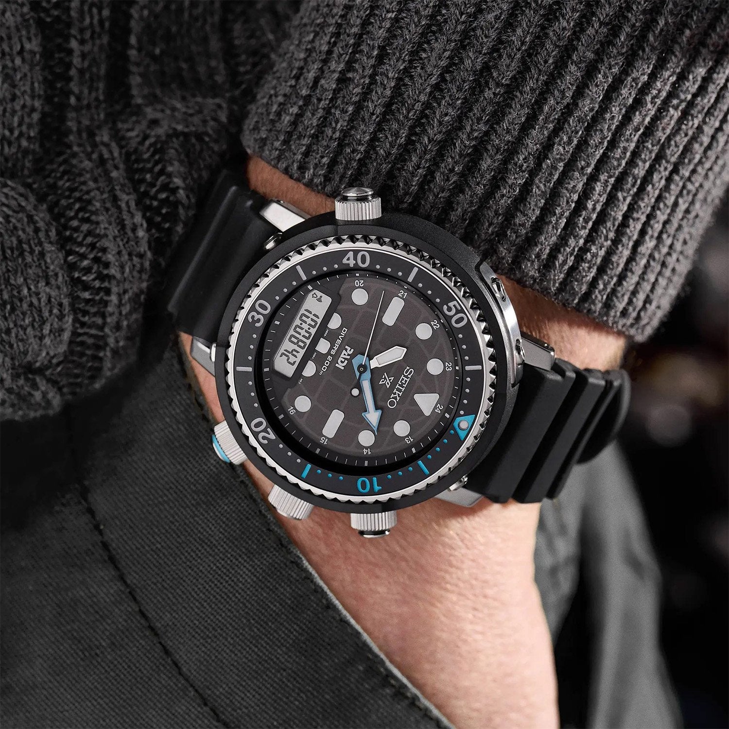 SEIKO Prospex PADI 'Arnie' Hybrid Diver’s 40th Anniversary Men`s SNJ035P1